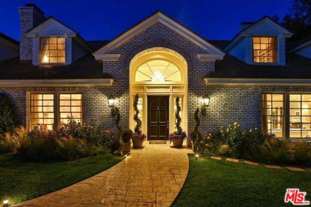 Jennifer-Lopez-home-9-15-exterior