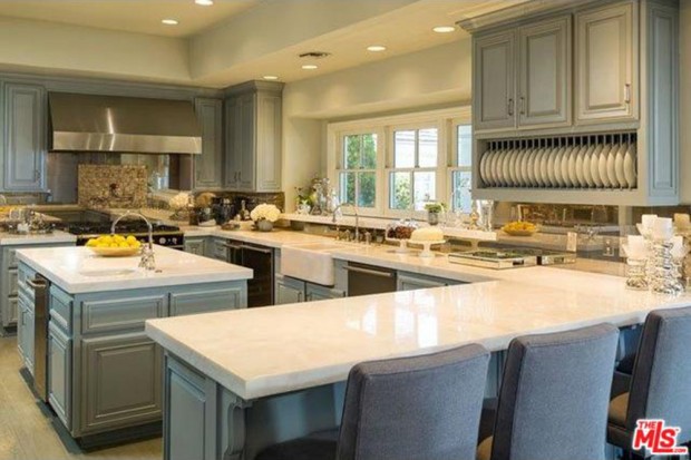 Jennifer-Lopez-home-9-15-kitchen