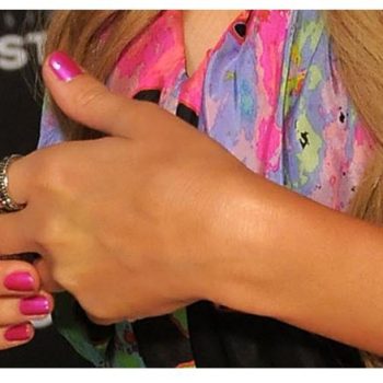 Unhas multicoloridas