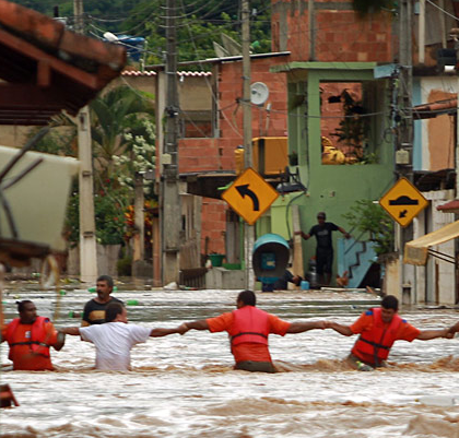 Pelas vítimas da chuva
