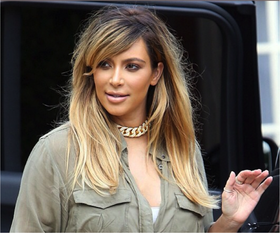 Kim Kardashian toda loira!