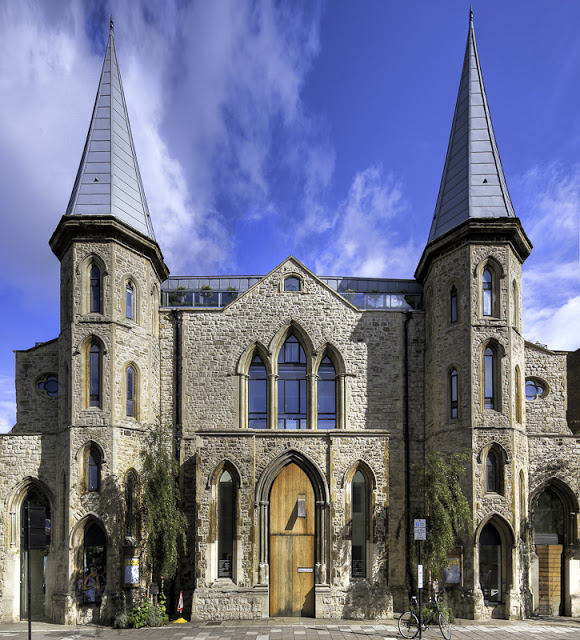 How_To_Get_Incredible_Modern_Home_In_The_Abandoned_Church_in_London_World_of_architecture_02