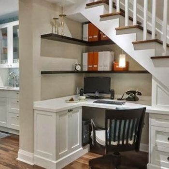 7 ideias pra decorar o vão da escada