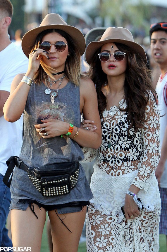 Selena-Gomez-held-Kylie-Jenner-arm