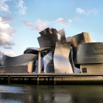 7 projetos que celebram as curvas de Frank Gehry