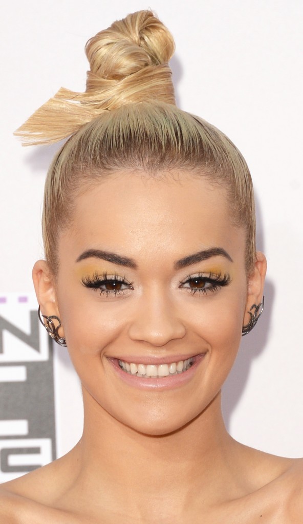 RITA-ORA-AMA-AWARDS