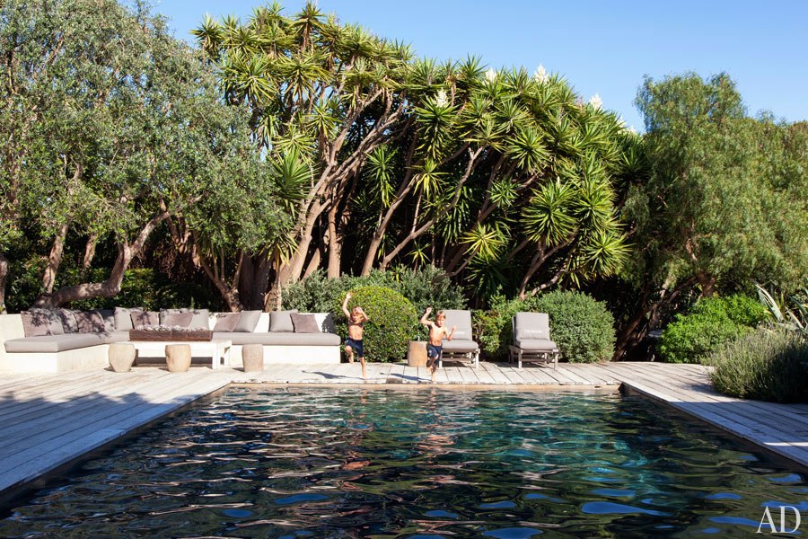 item13.rendition.slideshowHorizontal.patrick-dempsey-malibu-home-09-pool-area