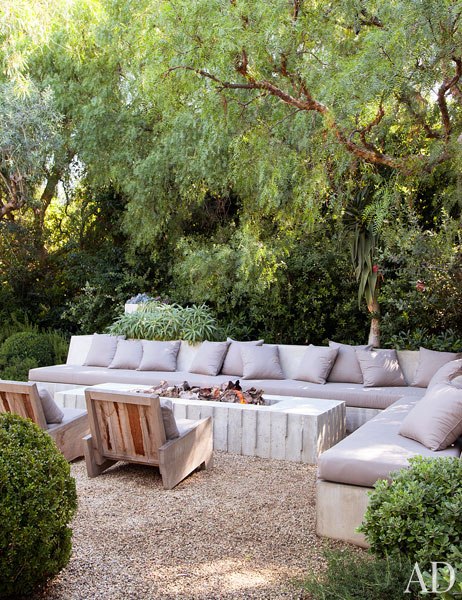 item16.rendition.slideshowVertical.patrick-dempsey-malibu-home-17-outdoor-seating-area