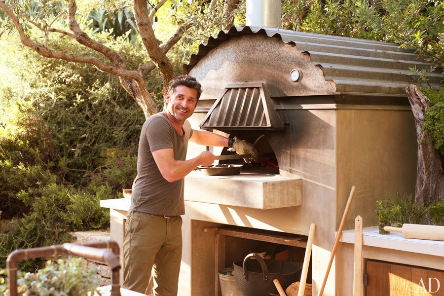 item19.rendition.slideshowHorizontal.patrick-dempsey-malibu-home-22-outdoor-pizza-oven