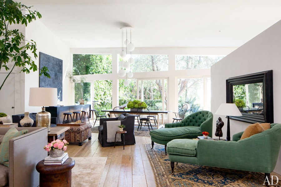 item3.rendition.slideshowHorizontal.patrick-dempsey-malibu-home-05-living-room