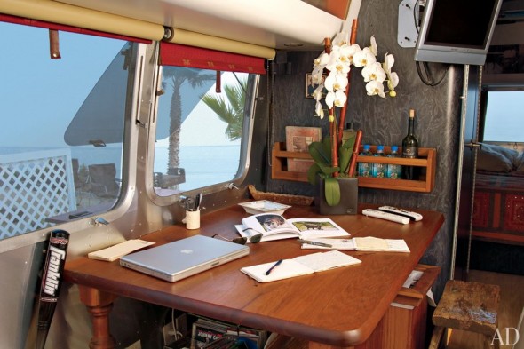 item5.rendition.slideshowHorizontal.matthew-mcconaughey-airstream-06-interior