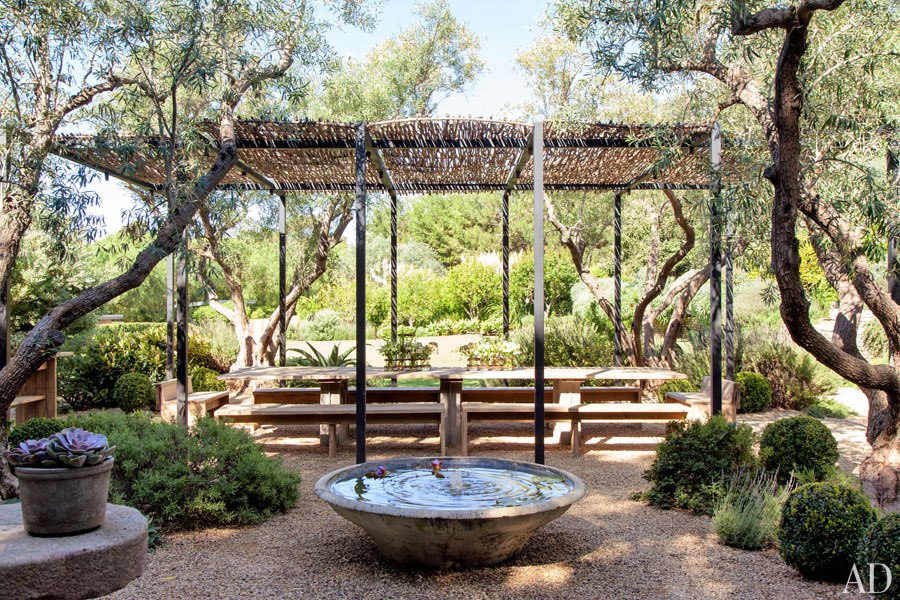 item6.rendition.slideshowHorizontal.patrick-dempsey-malibu-home-12-outdoor-dining-area