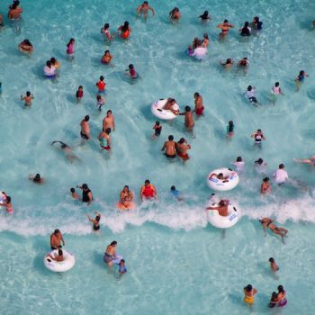 A praia surpreendente de Gray Malin