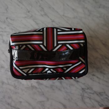 O QUE VAI NA MINHA NECESSAIRE DE VIAGEM