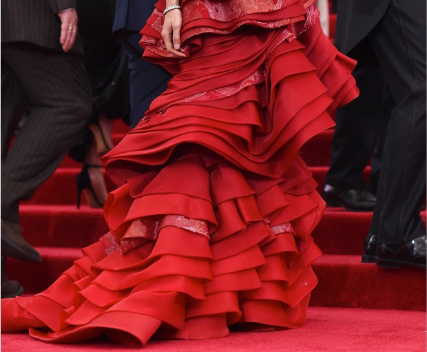 baile do met 2015 detalhe look amal clooney