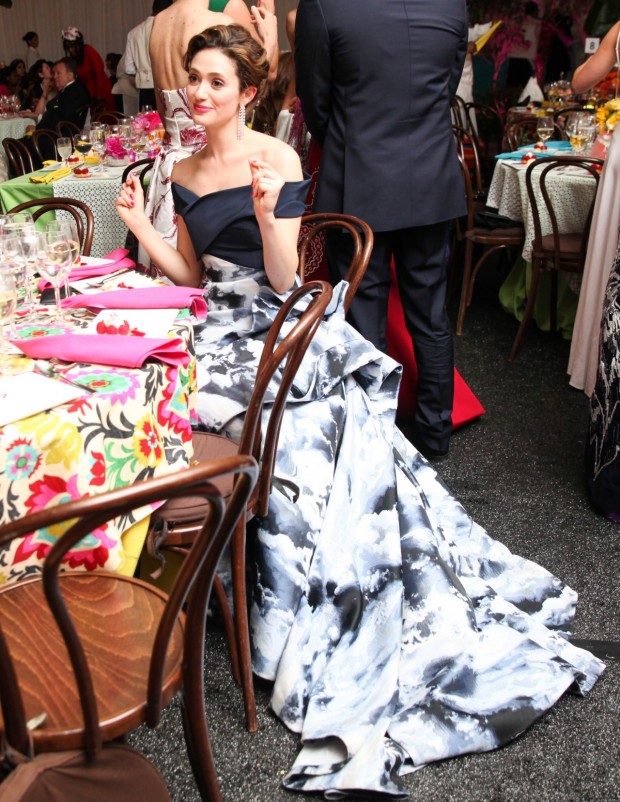 emmy-rossum-the-new-york-botanical-garden-conservatory-ball-june-2015_7