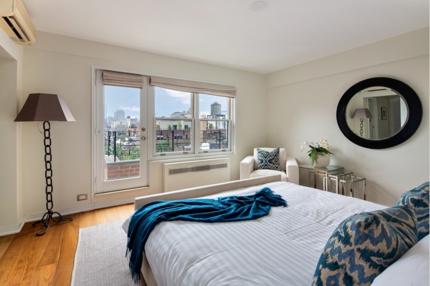 July2015-Trulia-Julia-Roberts-NYC-Condo-Bedroom