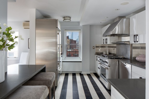 July2015-Trulia-Julia-Roberts-NYC-Condo-Kitchen