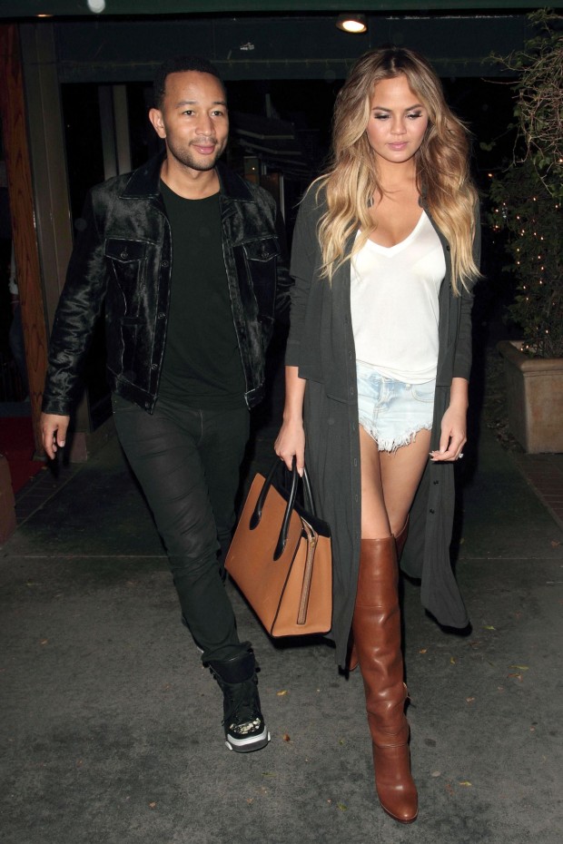 chrissy-teigen-night-out-style-madeos-restaurant-june-2015_9