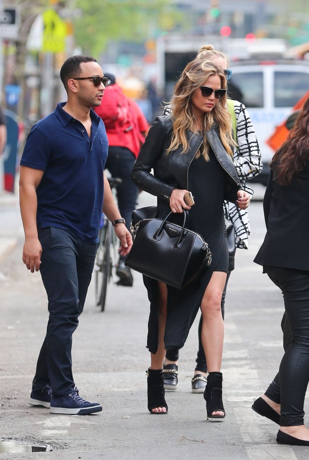 chrissy-teigen-out-in-new-york-city-may-2015_7