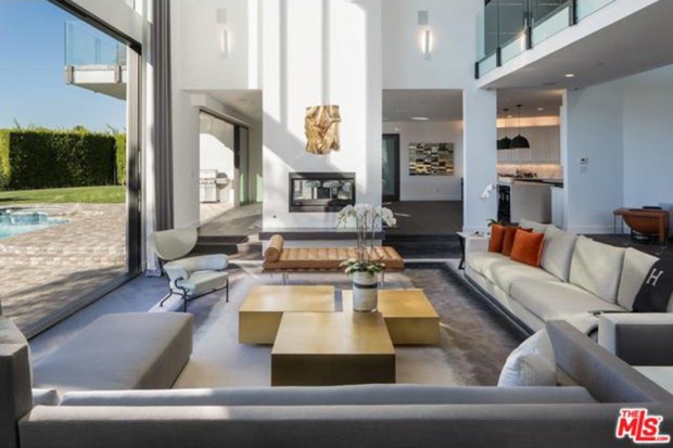 John-Legend-And-Chrissy-Teigen-Beverly-Hills-Real-Estate-Living-Room-4