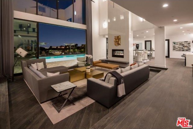 John-Legend-And-Chrissy-Teigen-Beverly-Hills-Real-Estate-Living-Room