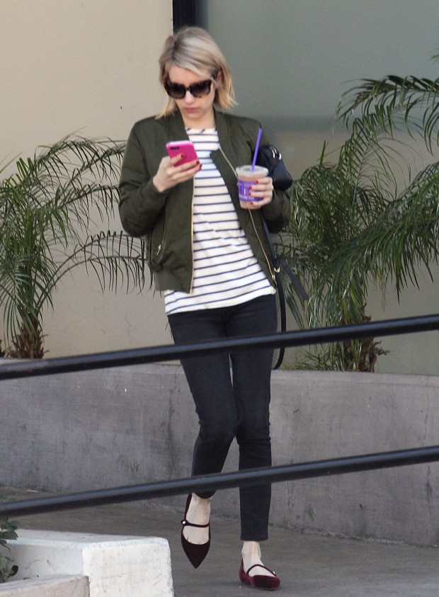 emma-roberts-getting-coffee-in-los-angeles-december-2015-4