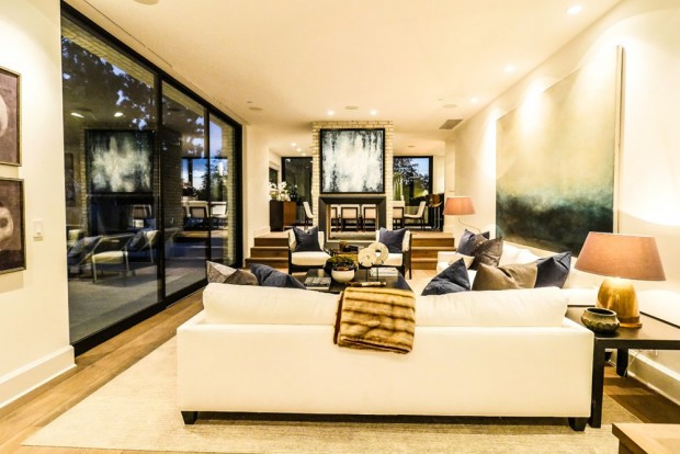 john-krasinski-and-emily-blunt-west-hollywood-home-for-sale-1-8-16-family-room-4