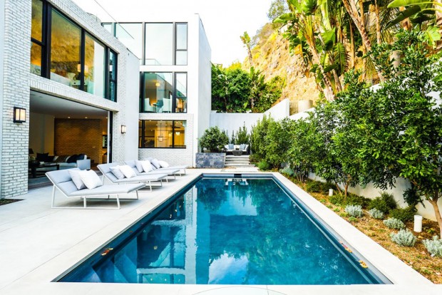 john-krasinski-and-emily-blunt-west-hollywood-home-for-sale-1-8-16-pool