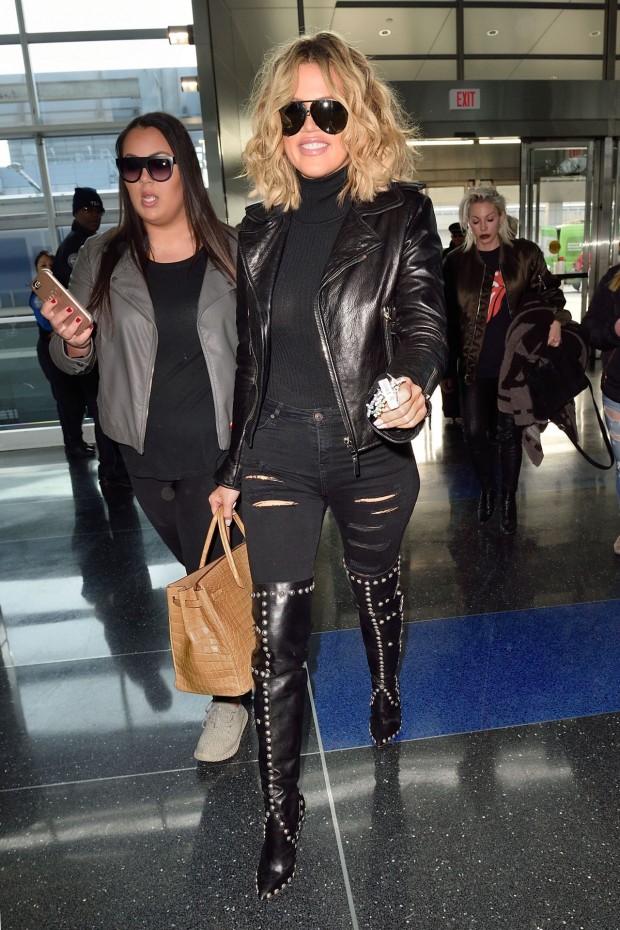 khloe-kardashian-at-jfk-airport-in-new-york-city-1-15-2016-13