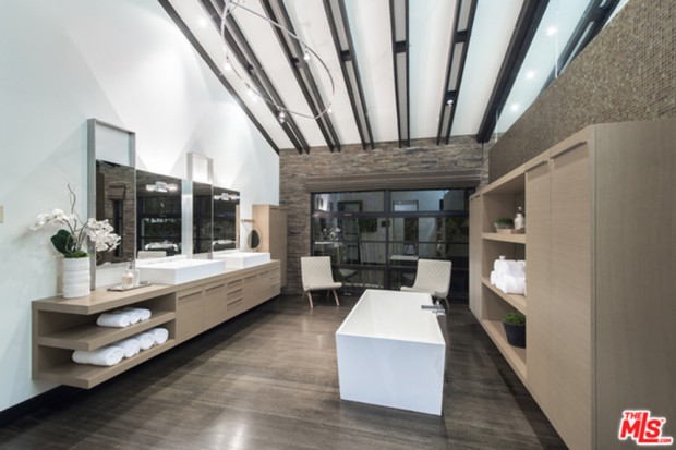 Calvin-Harris-Home-For-Sale-In-Los-Angeles-Bathroom