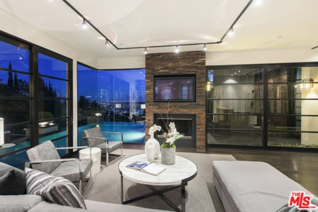 Calvin-Harris-Home-For-Sale-In-Los-Angeles-living-room-2