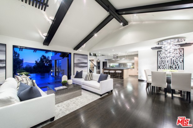 Calvin-Harris-Home-For-Sale-In-Los-Angeles-living-room-3