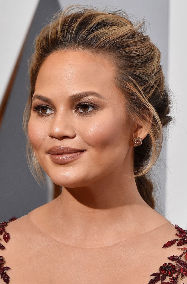 OSCAR 2016 maquiagem chrissy teigen