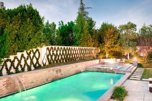 Kris-Jenner-House-In-Calabasas-Pool