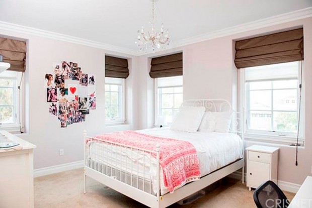 Kris-Jenner-House-In-Calabasas-bedroom-2