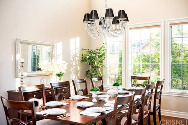 Kris-Jenner-House-In-Calabasas-dining-room-3