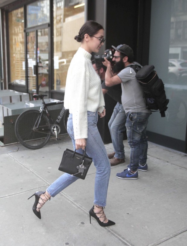 bella-hadid-in-levi-s-jeans-out-in-nyc-october-2015_4