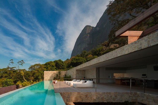 Luxury-Villa-in-Brazil-by-Studio-Arthur-Casas