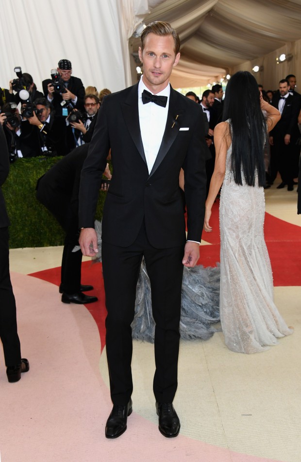 NEW YORK, NY - MAY 02: Actor Alexander Skarsgard attends the "Manus x Machina: Fashion In An Age Of Technology" Costume Institute Gala at Metropolitan Museum of Art on May 2, 2016 in New York City.  (Photo by Larry Busacca/Getty Images)