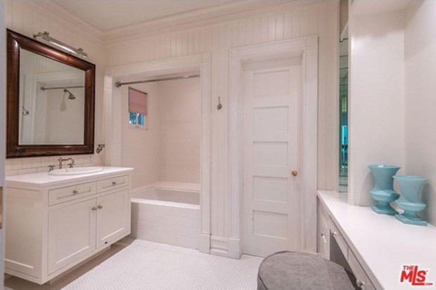 Adele-house-in-beverly-hills-ca-bathroom