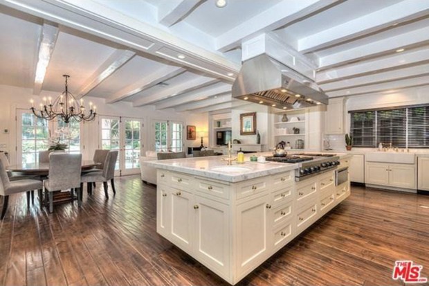 Adele-house-in-beverly-hills-ca-kitchen-2