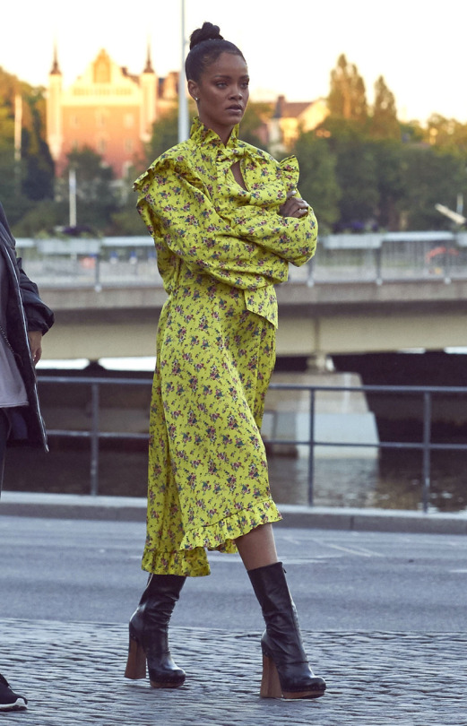 rihanna floral vetements