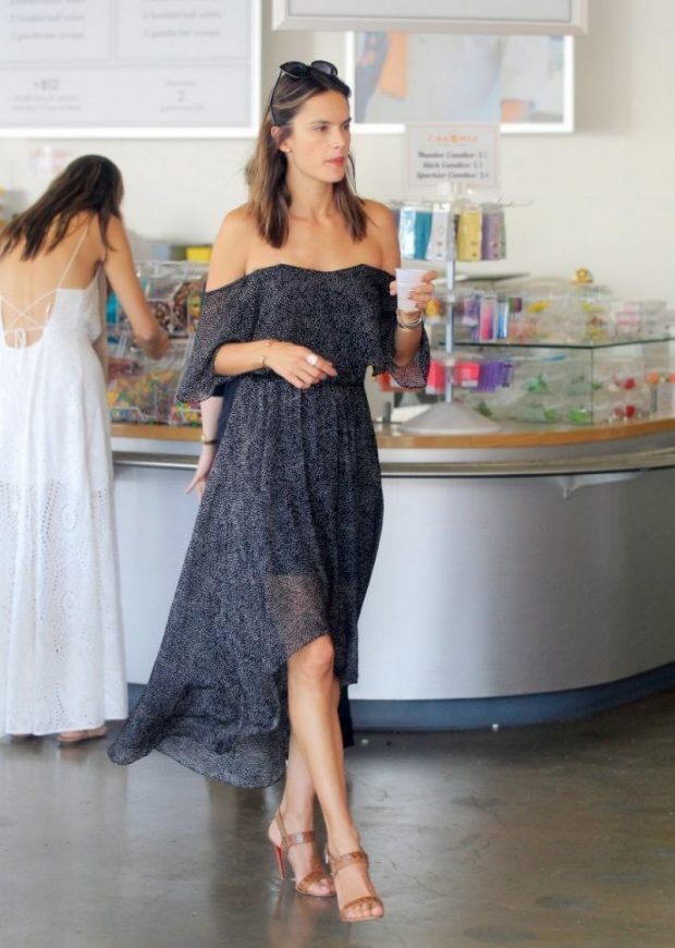 Alessandra Ambrósio Looks