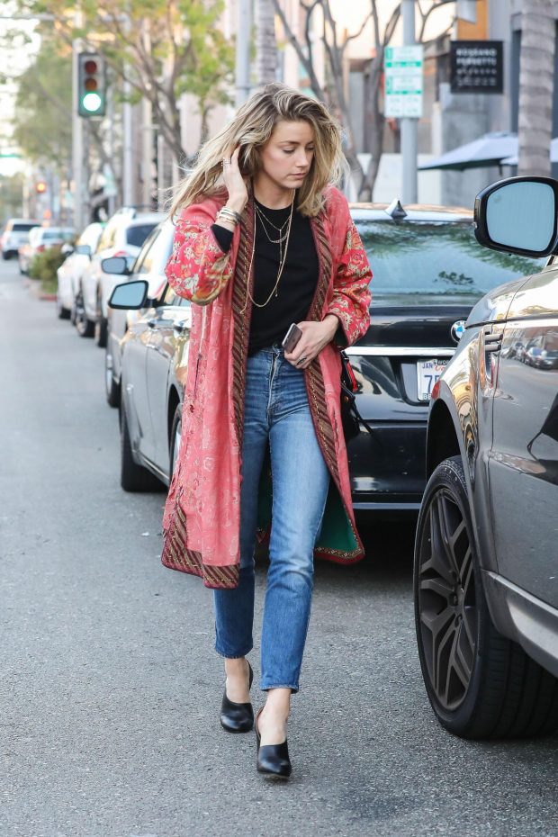 amber-heard-casual-style-out-and-about-in-beverly-hills-october-2016-5