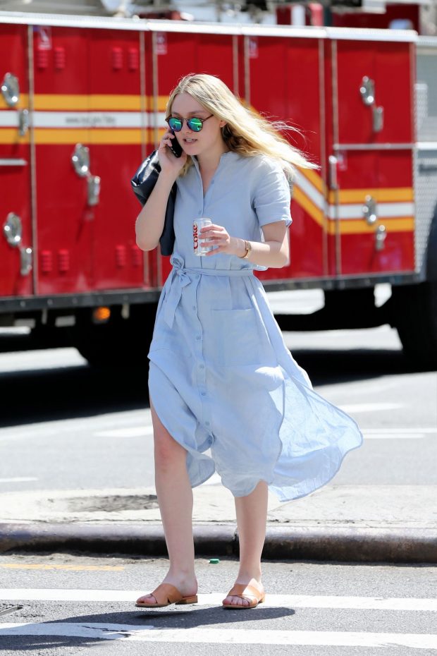 dakota-fanning-vestido-azul