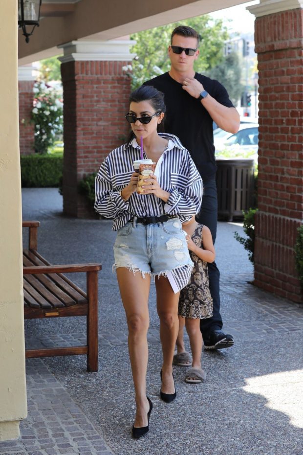 KOURTNEY-KARDASHIAN