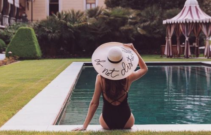 Moda praia 2018: 25 maiôs e hot pants!