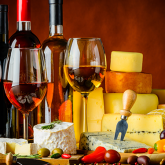 Como acertar na hora de harmonizar queijos e vinhos
