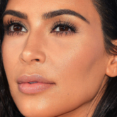 A base que a Kim Kardashian usa pra ficar com cara de quem não usa base